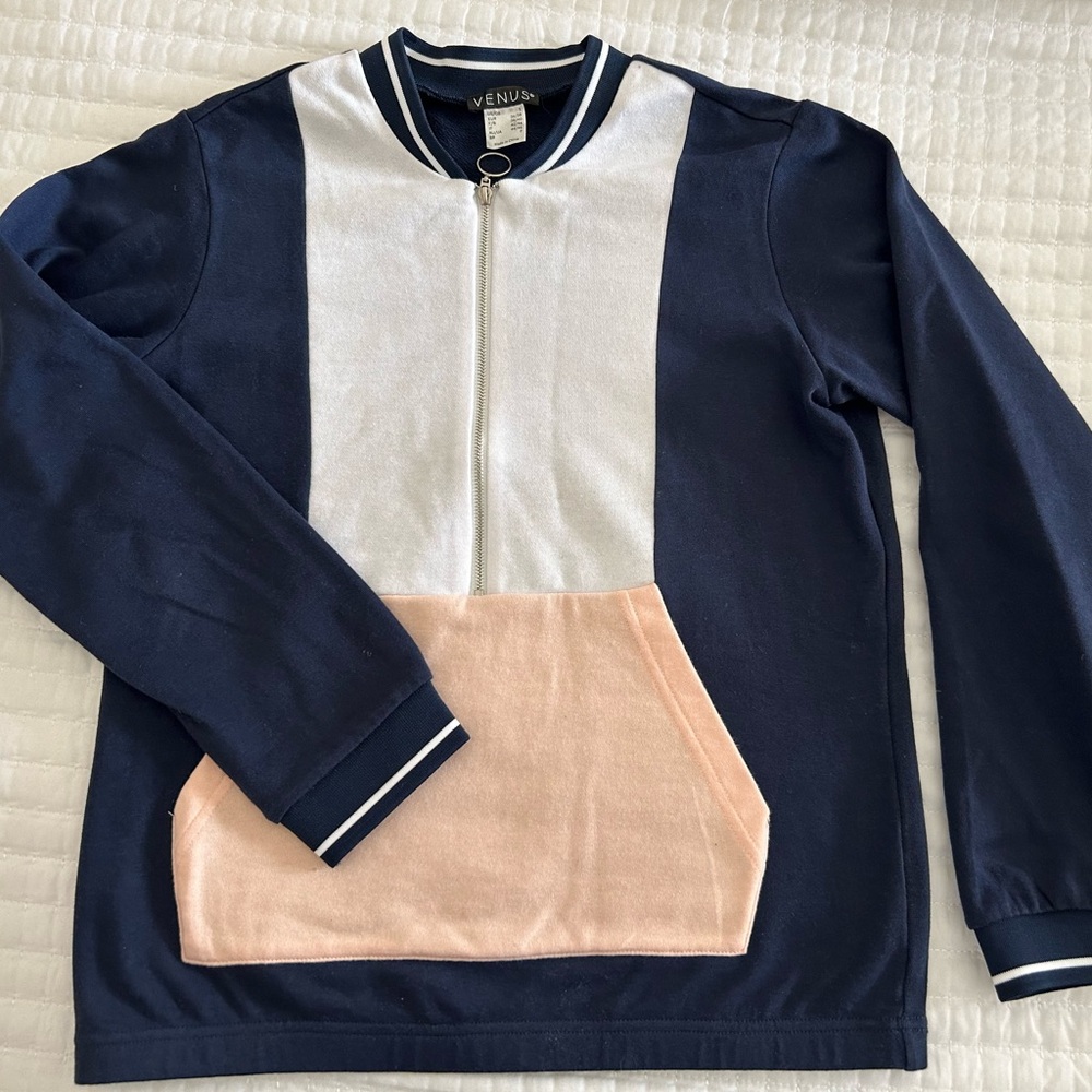 VENUS Men's Navy and White Sweater